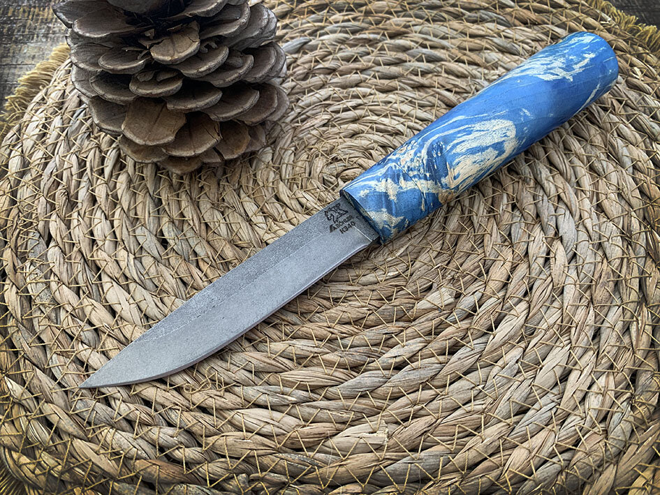 Нож "Манси", клинок Bohler K340, рукоять стабилизированный кап клена синего цвета  